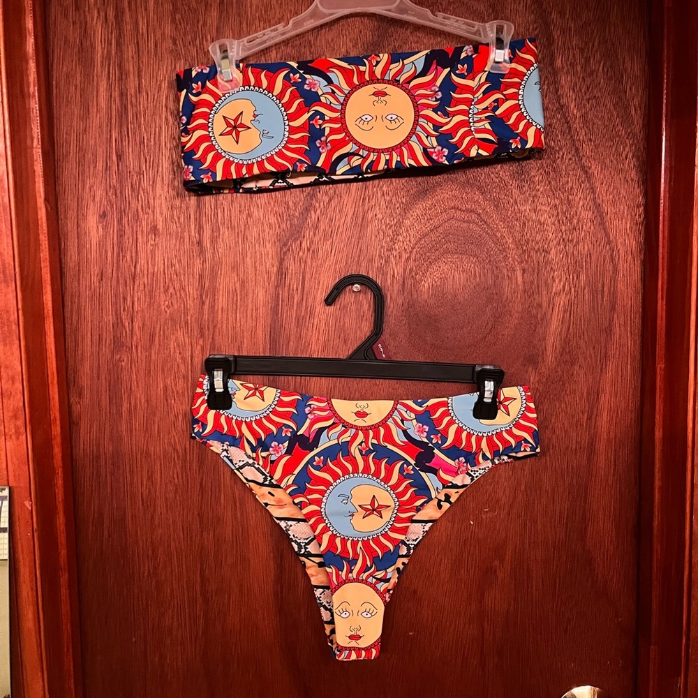 Sun print, and snake skin print reversible strapless bikini🌞